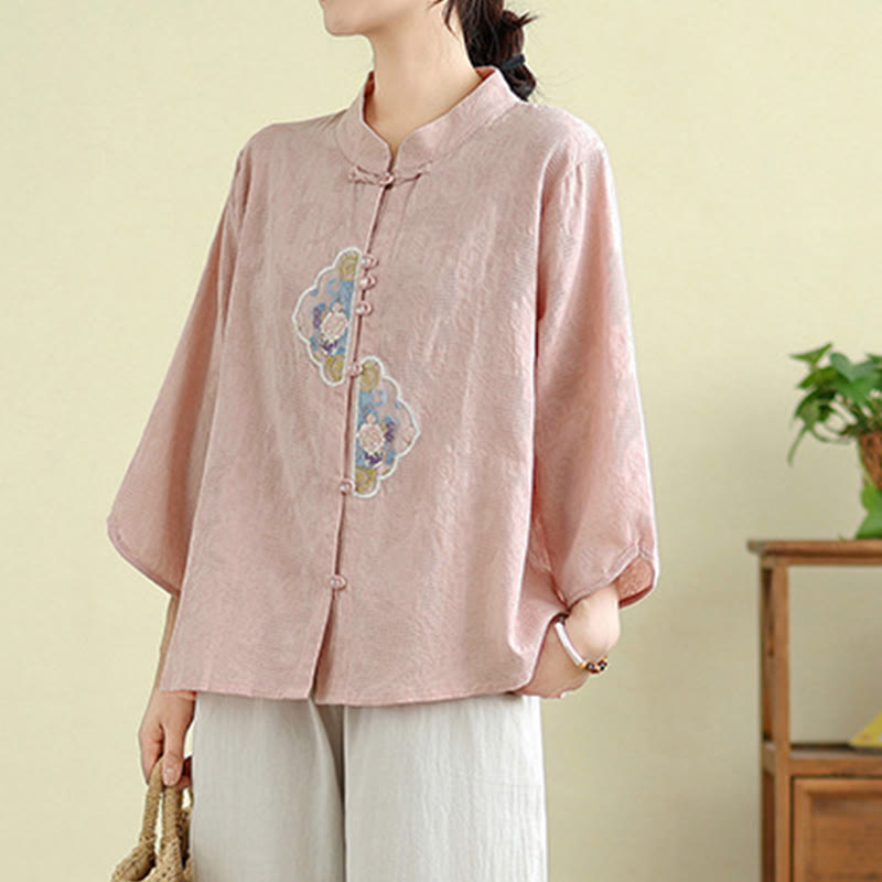 Damenbluse aus Baumwolle mit Buddha Stones, Blumenstickerei, Jacquard-Muster, Dreiviertelärmeln und Froschknopfverschluss - image 21