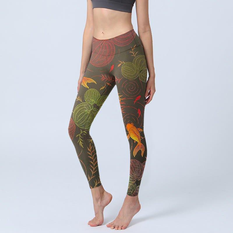 Leggings mit Buddha Stones, bunten Koi-Karpfen, Wasserwellen und Pflanzenmuster – Sport-Leggings für Damen, Yogahosen - Dunkelolivgrün - US18, UK/AU22, EU50 (4XL) - image 0