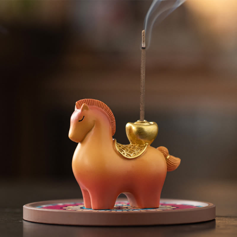 Buddha Stones ​​Jahr des Pferdes 2026 Neujahrsbarren zur Anziehung von Reichtum Heimdekoration Räuchergefäß - Räuchergefäß in Pferdeform mit rotem Sockel (10 x 10 x 6 cm) - image 1