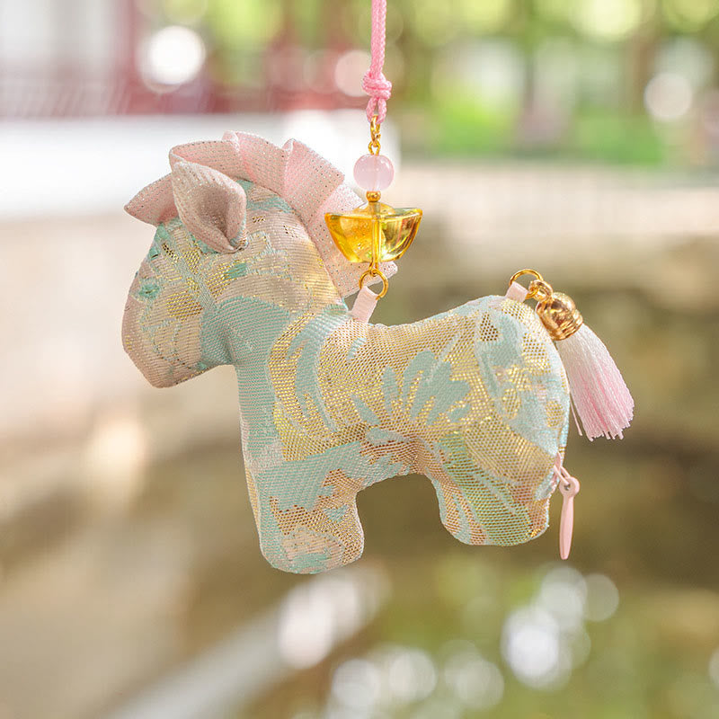 Buddha Stones, Jahr des Pferdes, rote Schnurquasten-Stickerei, Hängedekoration - Rosa Pferd (10,5 x 9 cm) - image 3