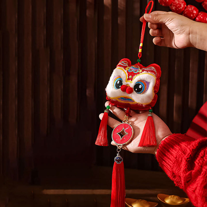 Buddha Stones -Stickerei, Jahr des Pferdes, Fu-Zeichen, Kupfermünzenform, rote Schnur, Hängedekoration - Erwachender Löwe (12 x 49 cm) - image 7