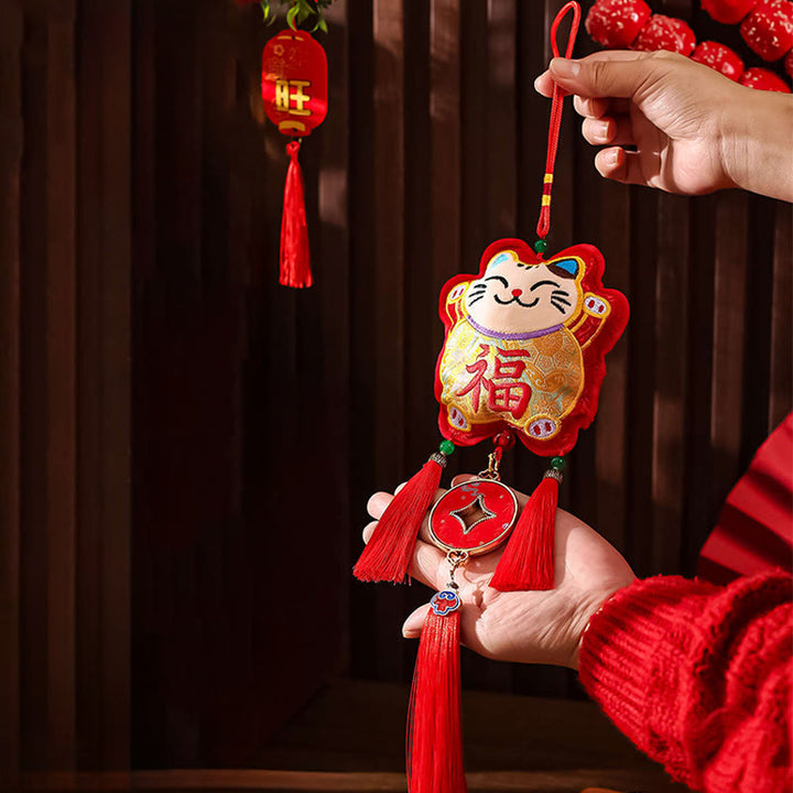 Buddha Stones -Stickerei, Jahr des Pferdes, Fu-Zeichen, Kupfermünzenform, rote Schnur, Hängedekoration - Cat Fu Figur (11 x 48 cm) - image 11