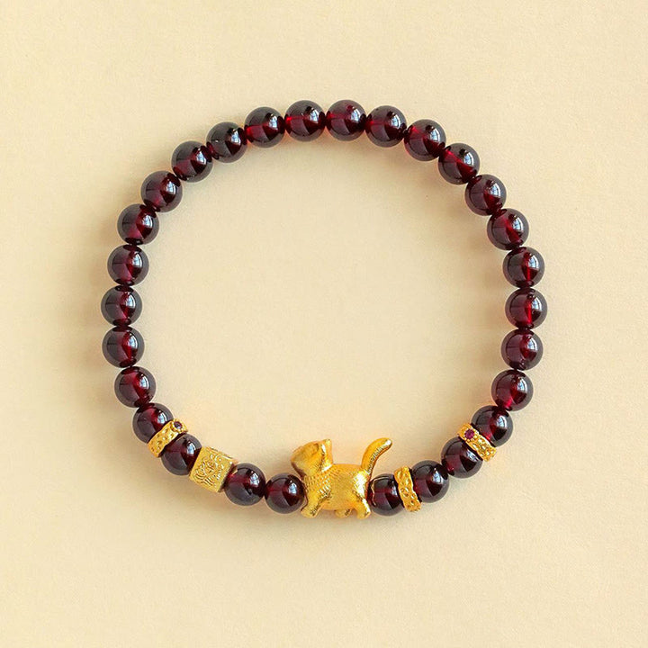 Armband mit Buddha Stones, niedlichem Glückskatzen-Anhänger, Granat und Zinnober – für Ruhe und Schutz - image 2