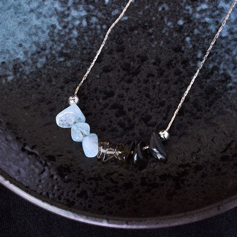 Buddha Stones: Halskette mit Anhänger aus schwarzem Obsidian, Rauchquarz, Granat, Aquamarin, Erdbeerquarz und rosa Kristall. - image 1