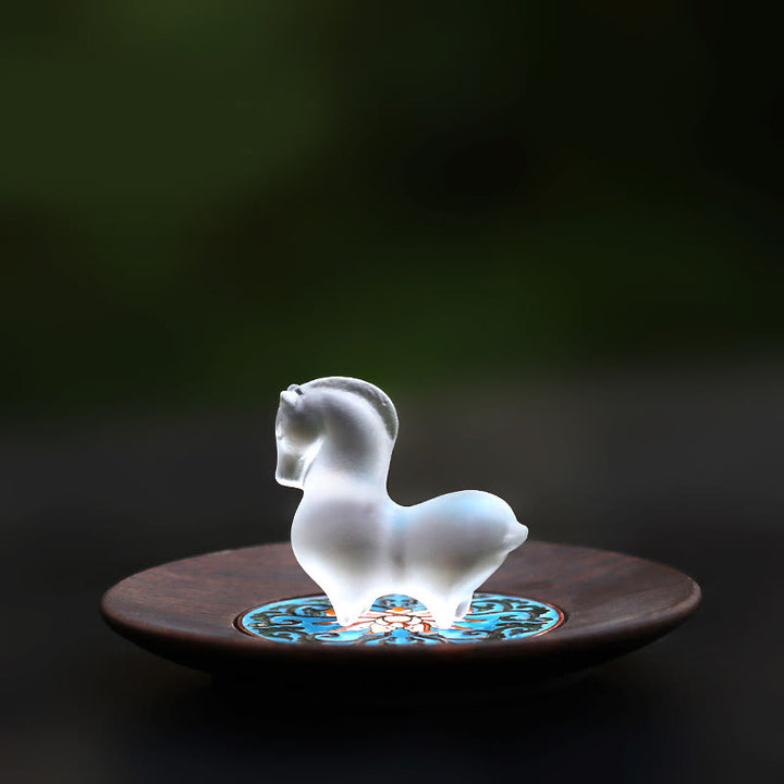 Buddha Stones, Jahr des Pferdes, Lotus-Kapsel, Lotusblatt, Liuli-Kristall-Kunstwerk, Energie-Dekoration für Zuhause oder Büro - Pferd & Holzpolster - image 7