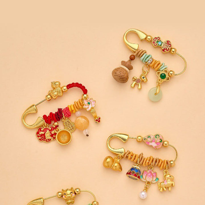 Buddha Stones Jahr des Pferdes Fu-Zeichen Lotus zieht Glück an Ruyi Griff Frieden Schnalle Glücksbrosche - image 18