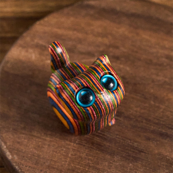 Buddha Stones, geschnitztes niedliches Kätzchen, Regenbogen-Eukalyptus, stressreduzierende Dekoration - Katze mit blauen Augen (3,3 x 3,2 x 2,1 cm) - image 0