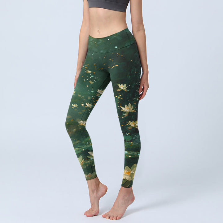 Buddha Stones Leggings mit traumhaftem Lotusblumen- und Blattmuster – die perfekte Sport- und Yogahose für Damen - Dunkelgrün - US18, UK/AU22, EU50 (4XL) - image 0