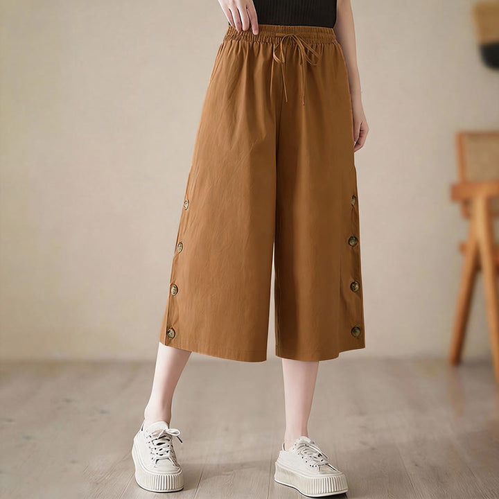 Buddha Stones Schlichte Caprihose für Damen mit seitlicher Knopfleiste, weitem Bein und Taschen - image 2