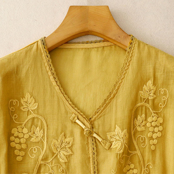 Buddha Stones Damen-Baumwollbluse mit besticktem Traubenmuster, Spitzendesign, Froschknopfleiste und Dreiviertelärmeln - image 10