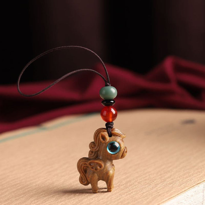 Buddha Stones Jahr des Pferdes, Schlüsselanhänger aus kleinem, rotem und grünem Sandelholz zur Entspannung - Hängende Dekoration aus grünem Sandelholz - image 5