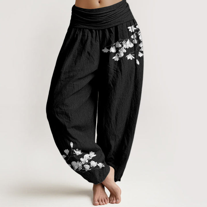 Buddha Stones Haremshose aus reiner Baumwolle im minimalistischen Stil mit Magnolienblumenmuster und elastischem Bund. - Schwarz - US16, UK/AU20, EU48 (3XL) - image 0