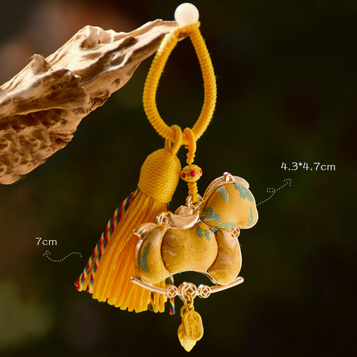 Buddha Stones ​​Jahr des Pferdes Stickerei Freiheit Schlüsselanhänger - Gelbes Pferd (Größe: 43 x 47 mm) - image 2