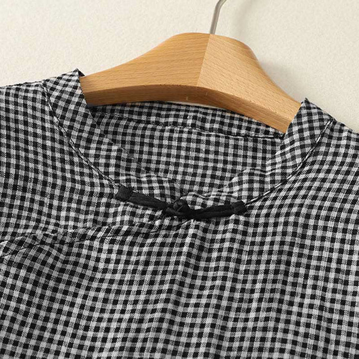 Buddha Stones Sommerliches kariertes Damen-Baumwollhemd mit Rundhalsausschnitt, Froschknopfleiste und kurzen Ärmeln - image 3