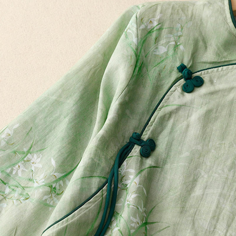 Buddha Stones Damenbluse mit weißem Orchideenmuster, roten Blumen, Froschknopfverschluss und Dreiviertelärmeln - image 1