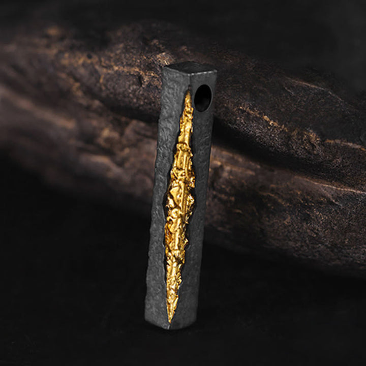 Buddha Stones Halskette mit Anhänger aus 999er Sterlingsilber und 999er Gold mit der Aufschrift „Om Mani Padme Hum“ (Weisheit). - image 0