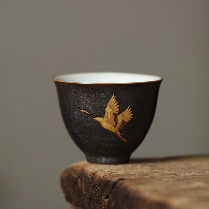 Buddha Stones Kleine handbemalte Keramik-Teetasse mit goldenem Kranichmotiv, Kung-Fu-Teetasse, 40 ml - Fliegender Kranich 6 cm × 4,8 cm × 40 ml - image 3
