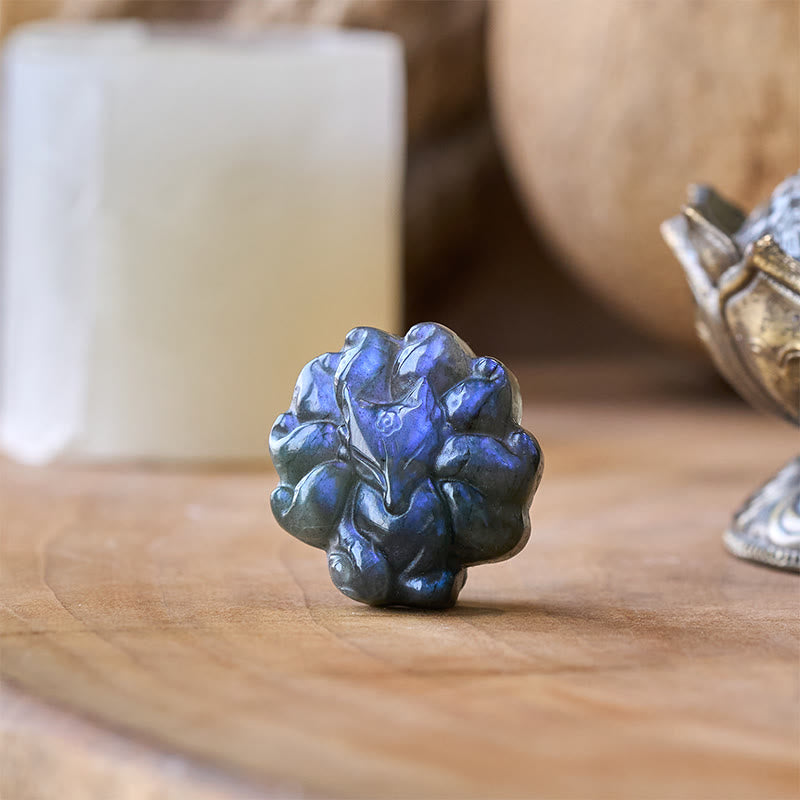 Buddha Stones Geschnitzte Labradorit-Figur eines neunschwänzigen Fuchses – Symbol für Weisheit und Heilung - image 1