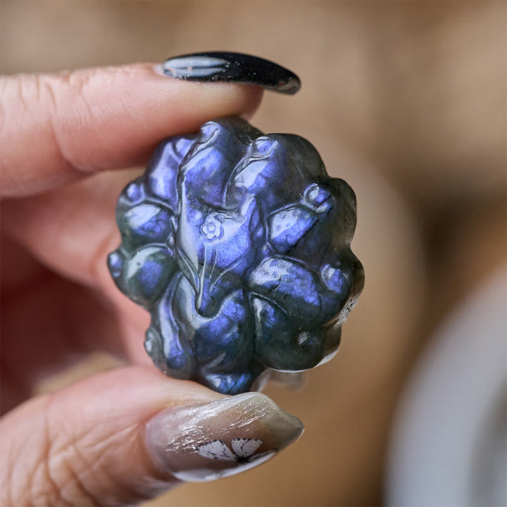 Buddha Stones Geschnitzte Labradorit-Figur eines neunschwänzigen Fuchses – Symbol für Weisheit und Heilung - Neunschwänziger Fuchs 4,5 x 1,3 cm – Farbe kann variieren - image 0