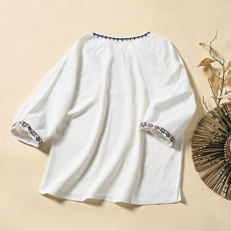 Buddha Stones Sommerliches Damen-Halbarmshirt aus Baumwolle mit V-Ausschnitt, Stickereien und Schnürung. - image 8