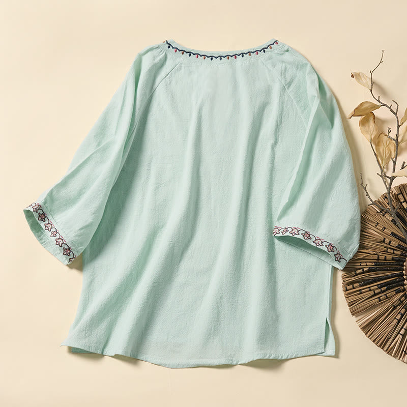 Buddha Stones Sommerliches Damen-Halbarmshirt aus Baumwolle mit V-Ausschnitt, Stickereien und Schnürung. - image 1