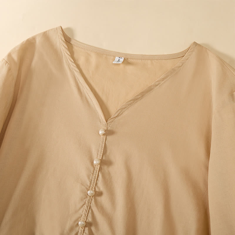 Buddha Stones Sommerliches, einfarbiges Kurzarmhemd für Damen mit V-Ausschnitt und Zierknöpfen - image 3