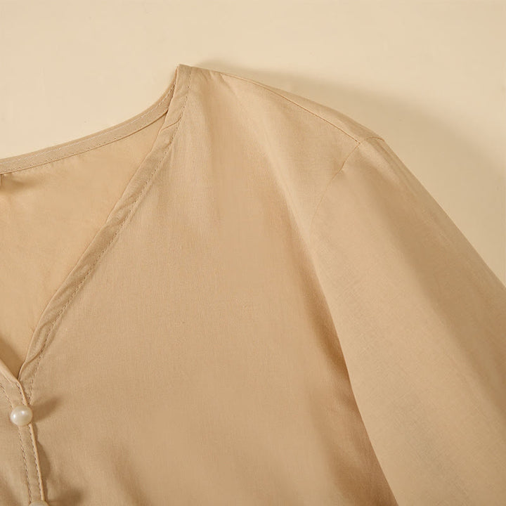 Buddha Stones Sommerliches, einfarbiges Kurzarmhemd für Damen mit V-Ausschnitt und Zierknöpfen - image 4