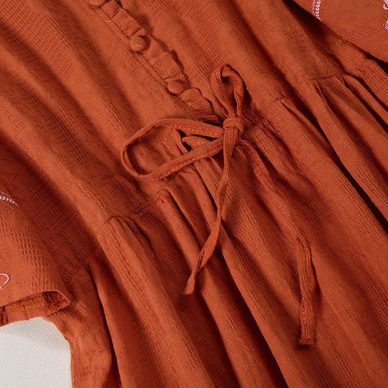 Buddha Stones Sommerliches, mittellanges Baumwollkleid mit V-Ausschnitt, floraler Stickerei, kurzen Ärmeln und Taschen - image 4