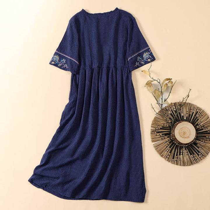 Buddha Stones Sommerliches, mittellanges Baumwollkleid mit V-Ausschnitt, floraler Stickerei, kurzen Ärmeln und Taschen - image 8