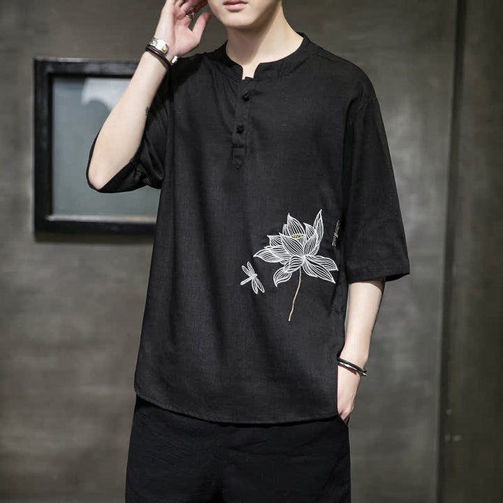 Buddha Stones Sommerliches Kurzarm-T-Shirt für Herren mit besticktem Lotus-Libellenmuster und chinesischen Froschknöpfen - image 1