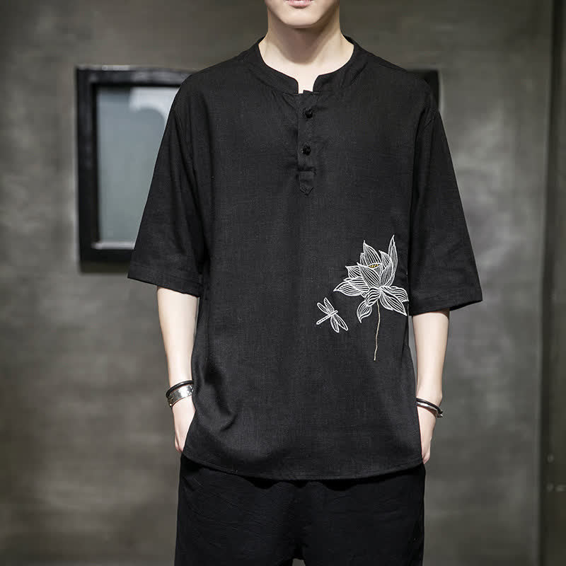 Buddha Stones Sommerliches Kurzarm-T-Shirt für Herren mit besticktem Lotus-Libellenmuster und chinesischen Froschknöpfen - Schwarz - US/ UK/AU46, EU56 (5XL) - image 0