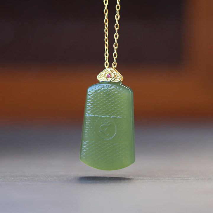 Buddha Stones Halskettenanhänger aus Hetian-Jade und 925er Sterlingsilber mit Om-Symbol (Symbol für Wohlstand) - Dunkler Hetian-Jade, 925er Sterlingsilber - image 0