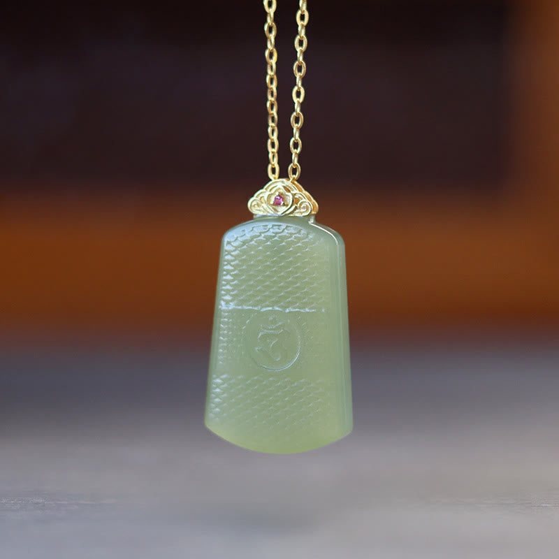 Buddha Stones Halskettenanhänger aus Hetian-Jade und 925er Sterlingsilber mit Om-Symbol (Symbol für Wohlstand) - Hetian Jade 925 Sterling Silber - image 1