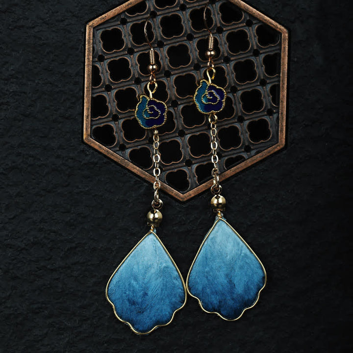 Buddha Stones Handgefertigte Ohrhänger aus Seide mit Blütenblattmotiv – Glücksbringer und Segenssymbol - image 1