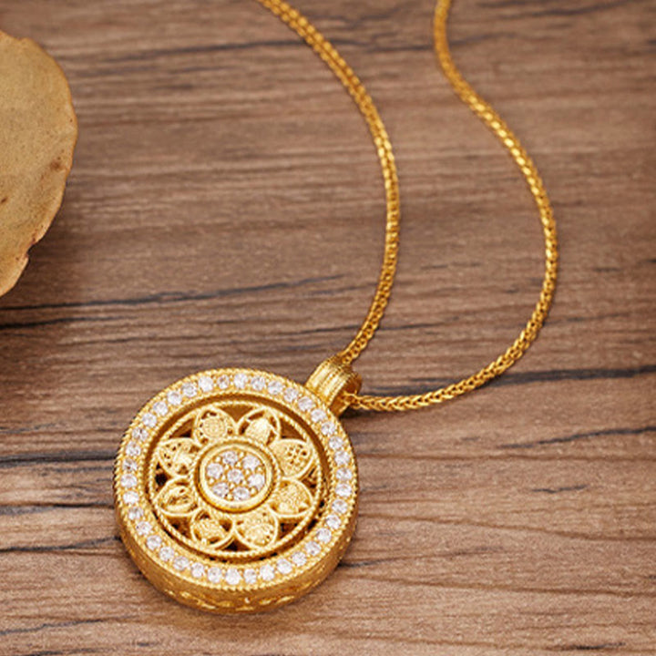Buddha Stones Halskettenanhänger „Acht Schätze“ aus 925er Sterlingsilber mit Luo-Pan-Segenssymbol - image 1