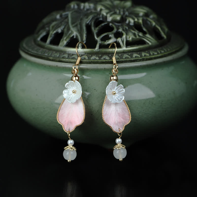 Buddha Stones Handgefertigte Ohrhänger aus Seide mit Blütenblattmotiv – Glücksbringer und Segenssymbol - image 4