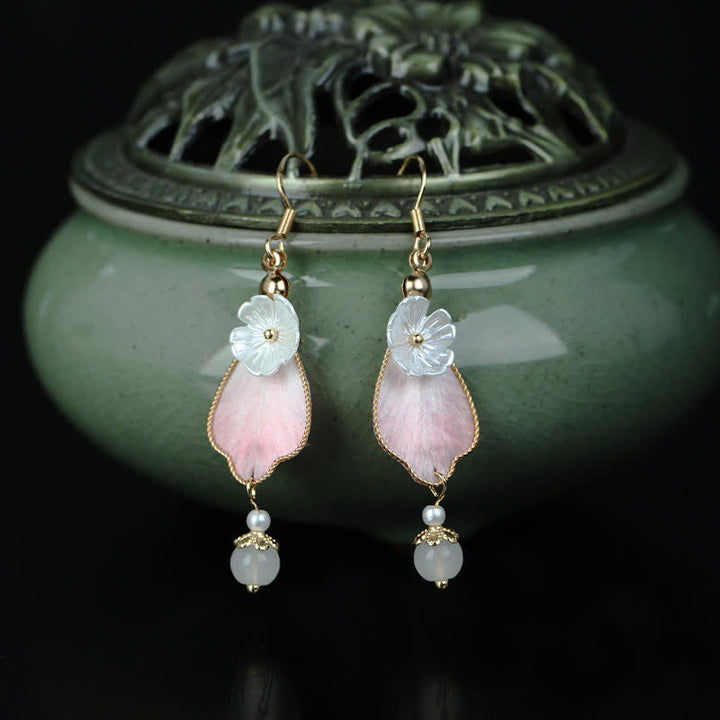 Buddha Stones Handgefertigte Ohrhänger aus Seide mit Blütenblattmotiv – Glücksbringer und Segenssymbol - image 4