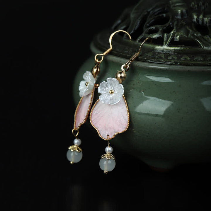 Buddha Stones Handgefertigte Ohrhänger aus Seide mit Blütenblattmotiv – Glücksbringer und Segenssymbol - image 5