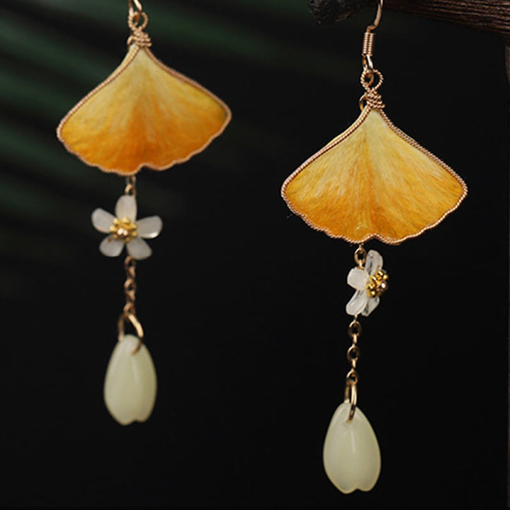 Buddha Stones Handgefertigte Ohrringe aus Seide mit gelbem Ginkgoblatt und Kupferhaken – Glücksbringer - image 7