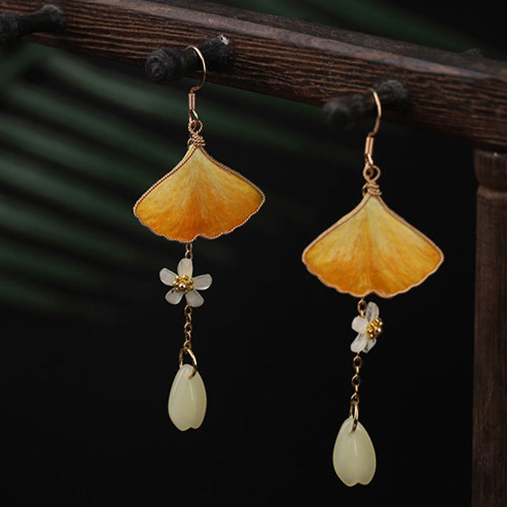 Buddha Stones Handgefertigte Ohrringe aus Seide mit gelbem Ginkgoblatt und Kupferhaken – Glücksbringer - image 2