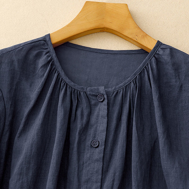 Buddha Stones Damenhemd mit Rundhalsausschnitt, Dreiviertelärmeln und Knopfleiste. - image 1