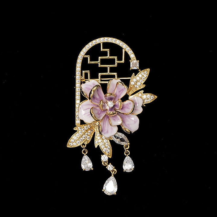 Buddha Stones Chinesische Fensterbrosche aus Kupfer mit lila Pfingstrosenquaste und Fenstermotiv - image 1