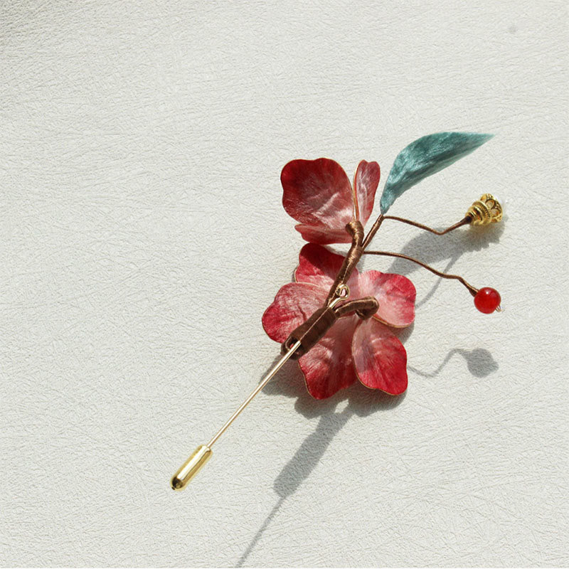 Buddha Stones Handgefertigte Brosche aus Seidenkunst-Samt mit roter Blume - image 1