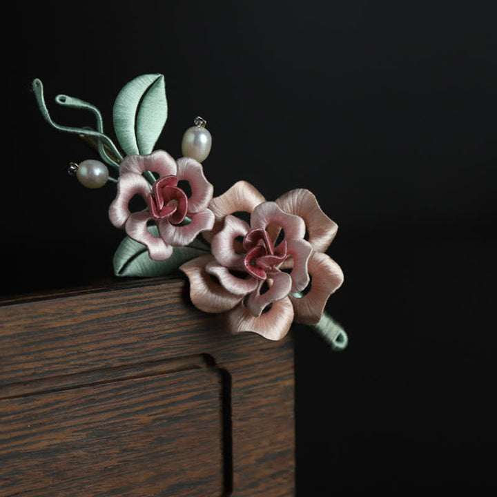 Buddha Stones Handgefertigte Seidenbrosche mit Zwillingsrosenmotiv – Symbol für Harmonie und Segen - image 4