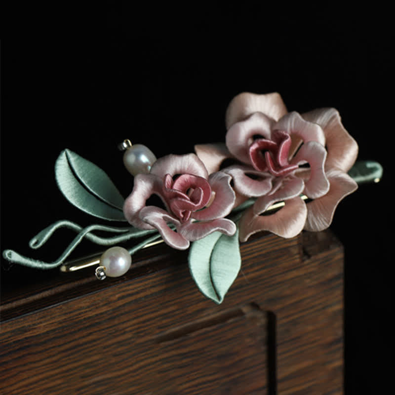 Buddha Stones Handgefertigte Seidenbrosche mit Zwillingsrosenmotiv – Symbol für Harmonie und Segen - image 3