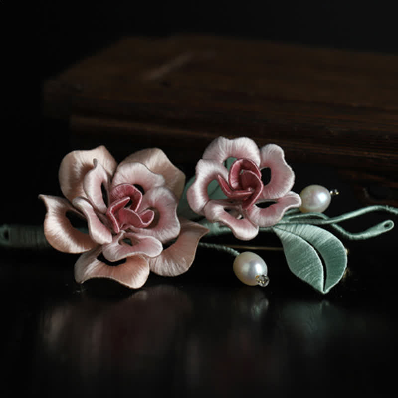 Buddha Stones Handgefertigte Seidenbrosche mit Zwillingsrosenmotiv – Symbol für Harmonie und Segen - image 6