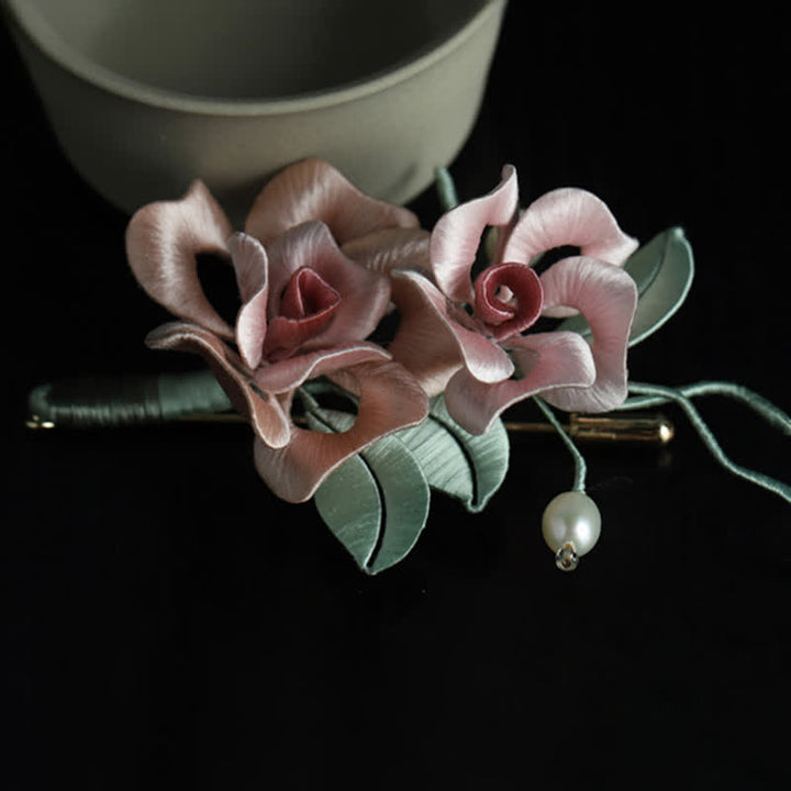 Buddha Stones Handgefertigte Seidenbrosche mit Zwillingsrosenmotiv – Symbol für Harmonie und Segen - image 9