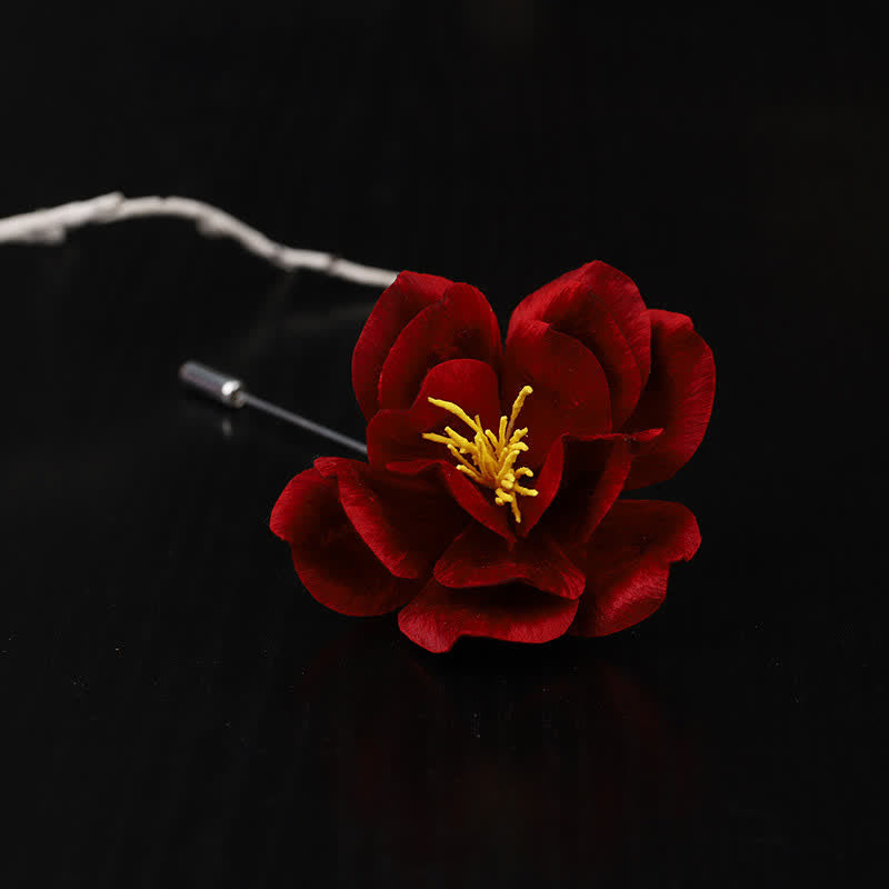 Buddha Stones Kulturerbe – Handgefertigte Seidenbrosche mit roter Kamelie als Symbol der Aufrichtigkeit - Kamelie (Größe: ca. 11 x 5,5 cm) - image 0