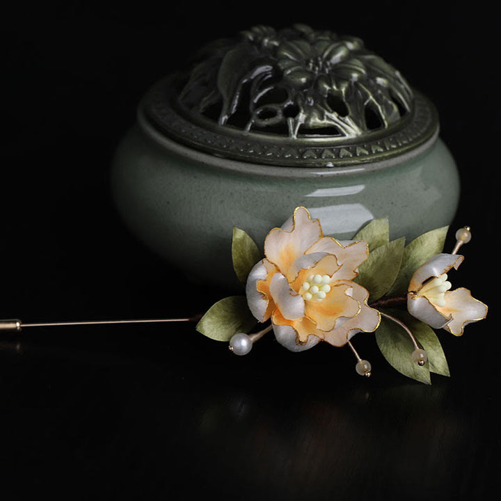 Buddha Stones Handgefertigte Seidenbrosche mit goldener Pfingstrose als Glücksbringer - image 2