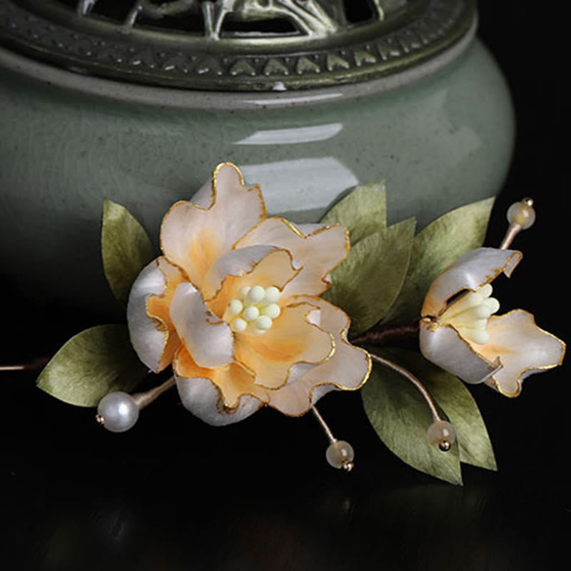 Buddha Stones Handgefertigte Seidenbrosche mit goldener Pfingstrose als Glücksbringer - image 1